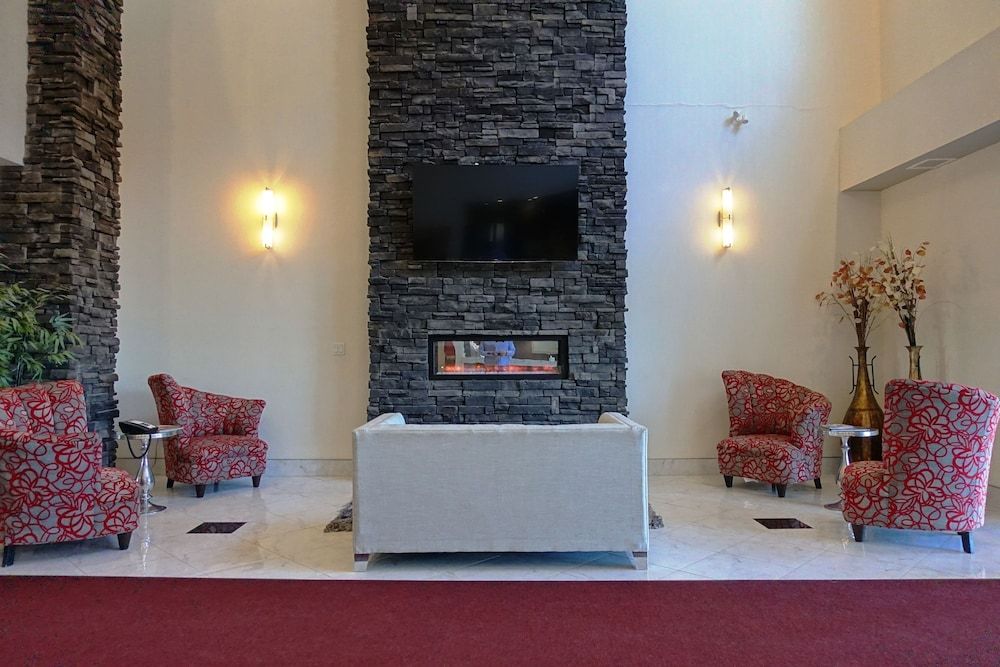 Ramada by Wyndham Moose Jaw 2