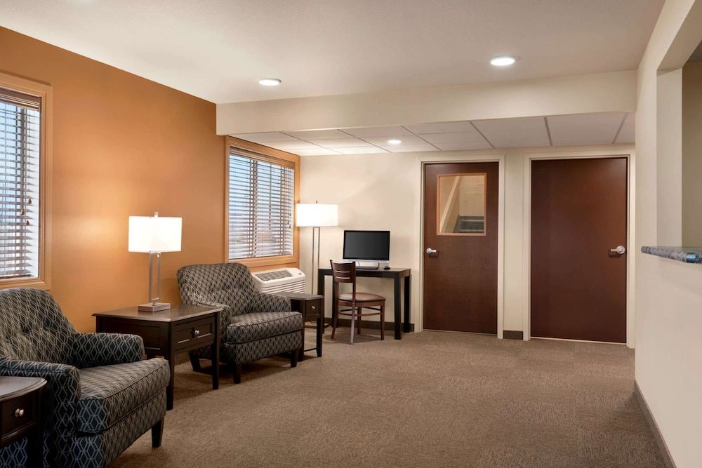 Travelodge by Wyndham Pincher Creek 2