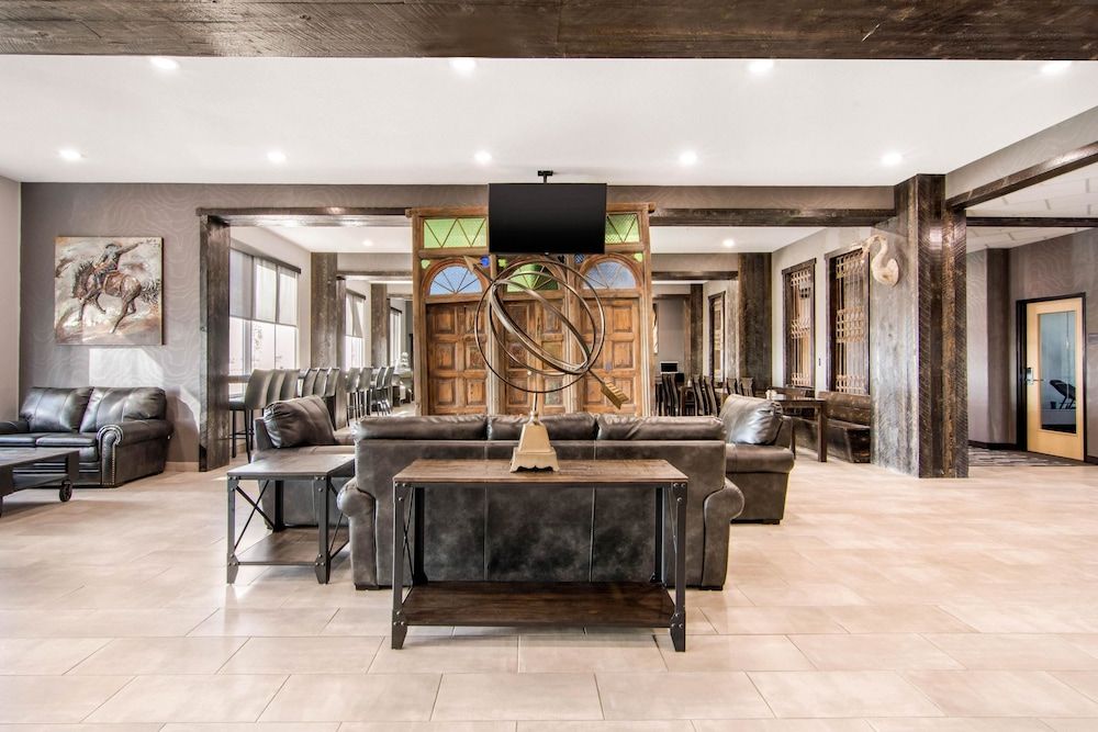 Comfort Inn & Suites 2