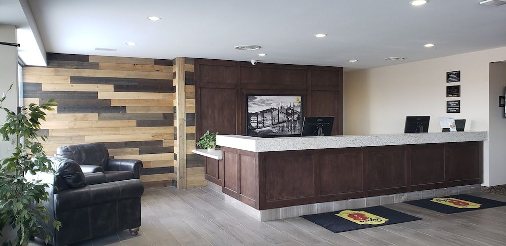 Super 8 by Wyndham Spruce Grove 2