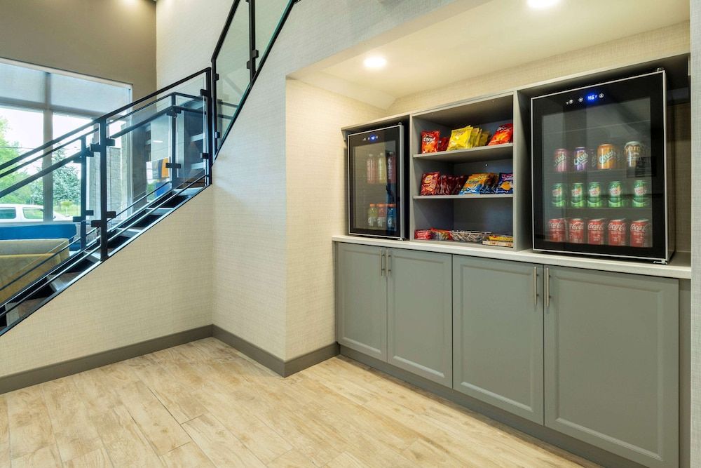 Comfort Inn and Suites 2