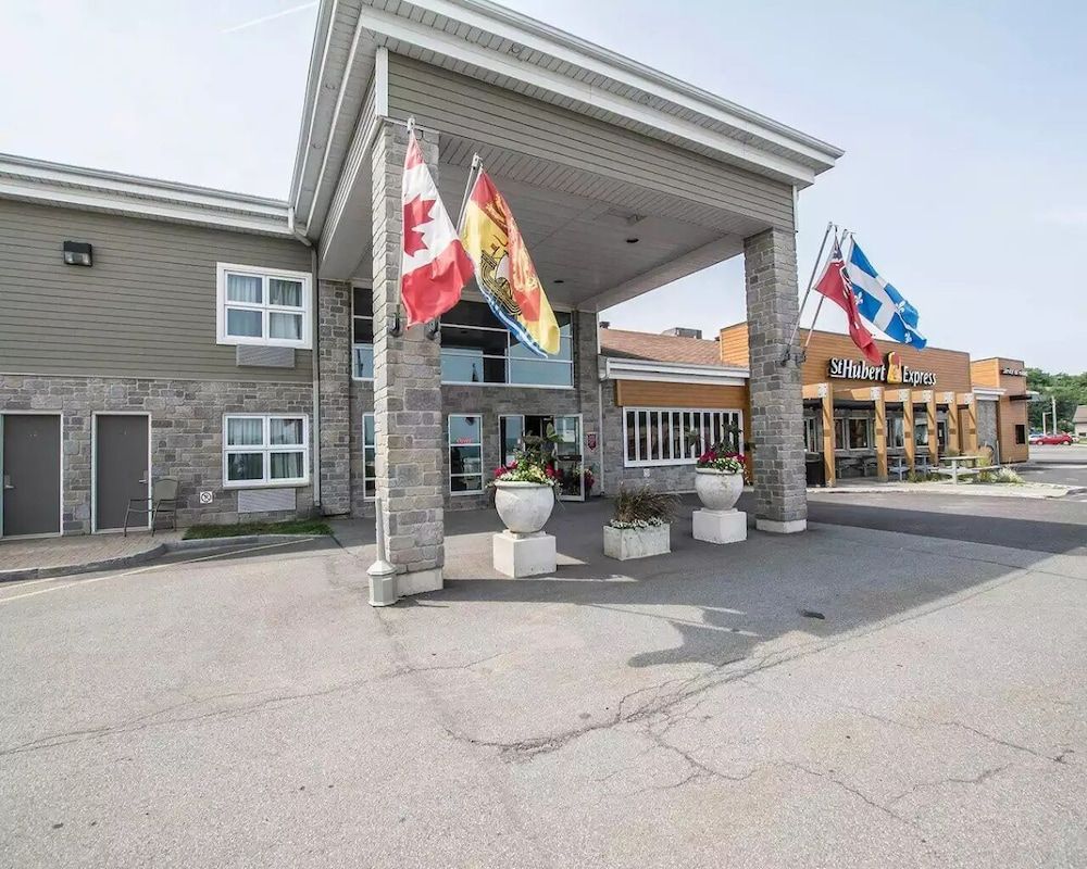 Econo Lodge Inn & Suites 2 estrelas em Montmagny