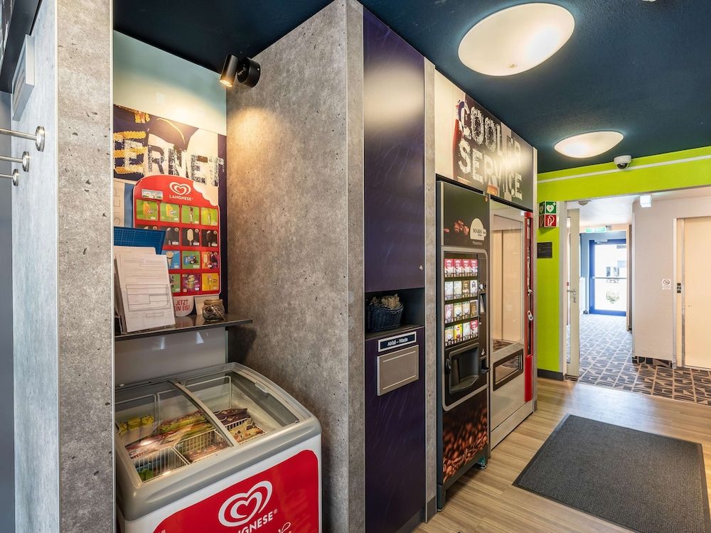 B&B HOTEL Freiburg-West 3