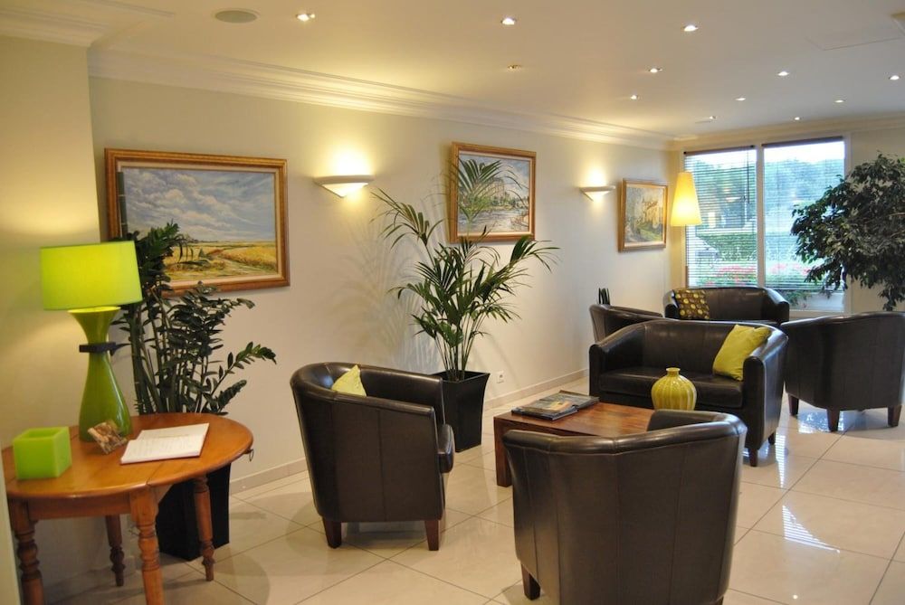 BRIT HOTEL CHATEAUDUN 2