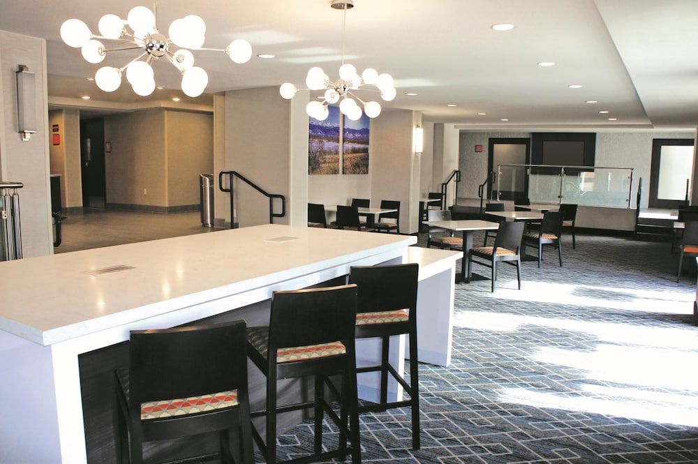 La Quinta Inn & Suites by Wyndham Denver Aurora Medical 2