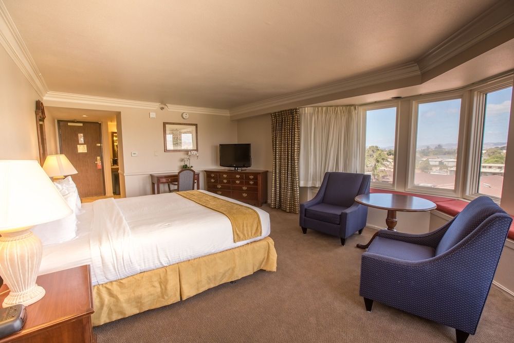 Historic Santa Maria Inn 3