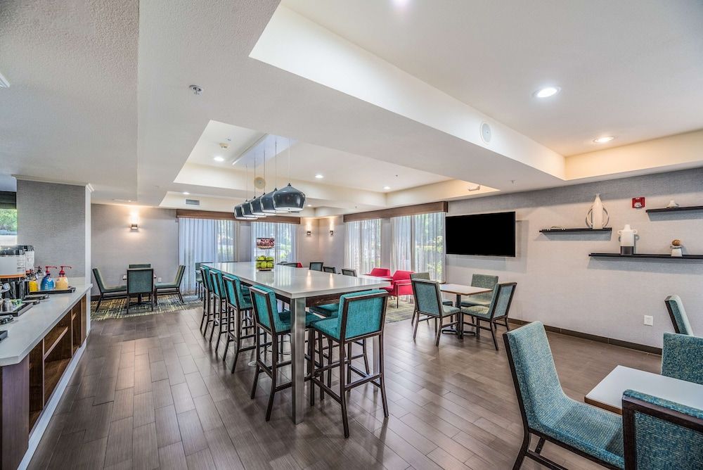 Hampton Inn Oakland-Hayward 3