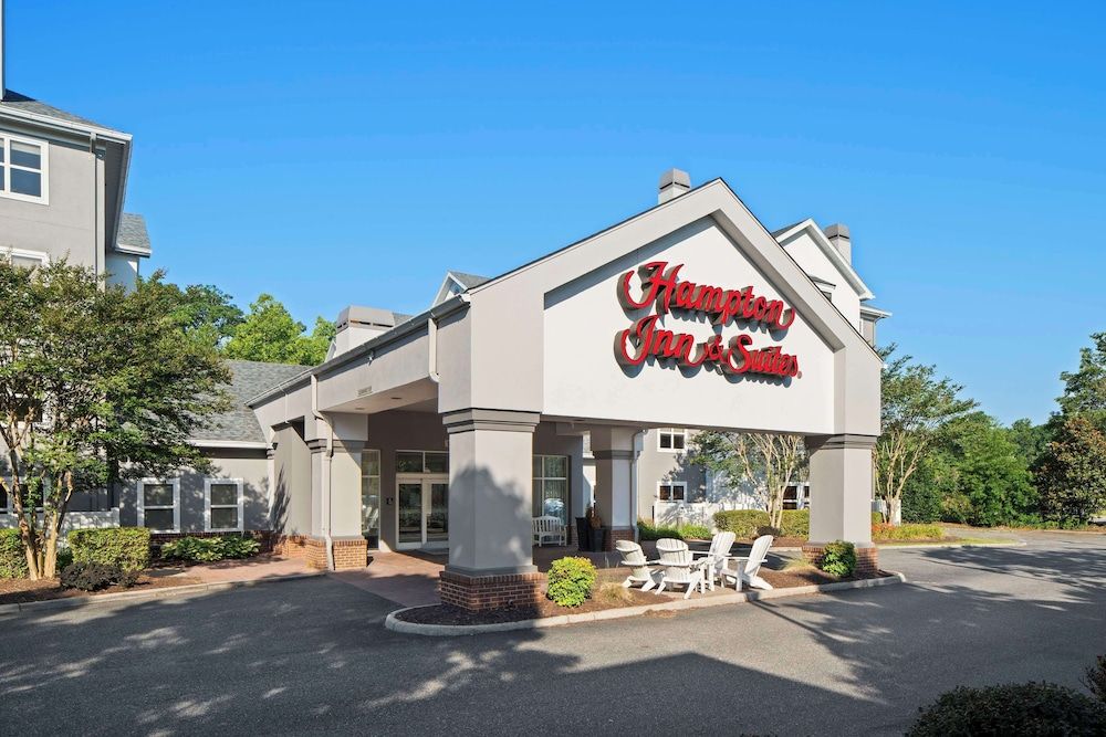 Hampton Inn & Suites Newport News (Oyster Point) 1