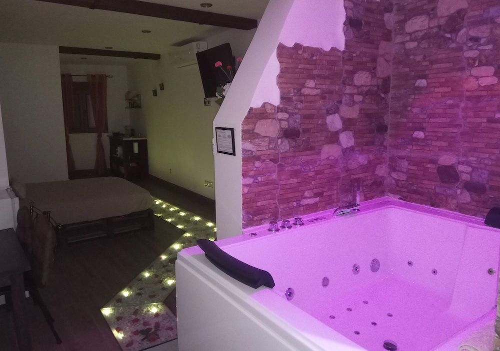 House with Hot Tub 1