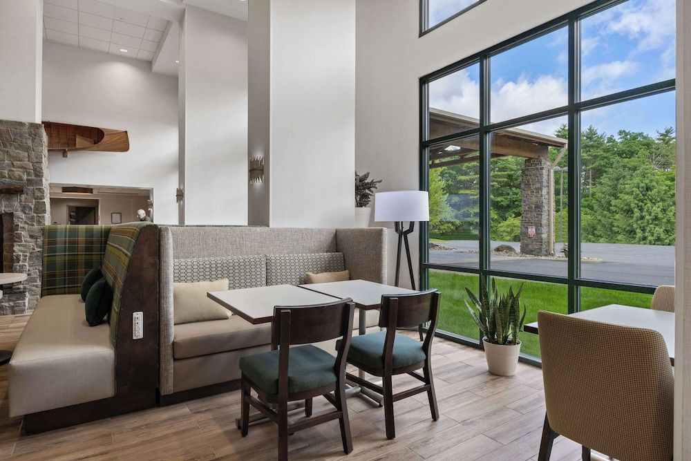 Hampton Inn & Suites Lake George 2