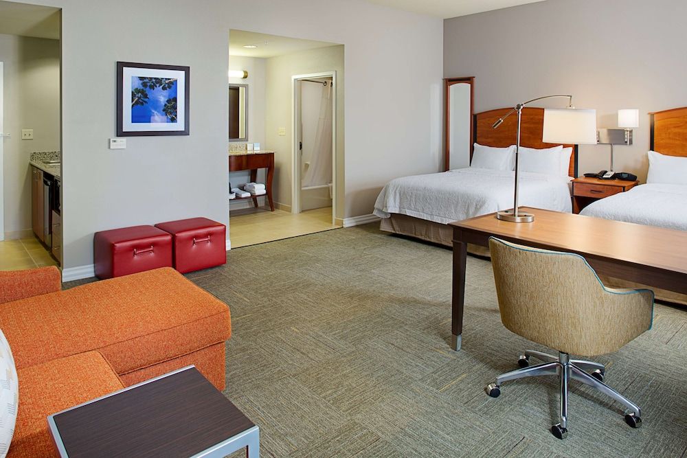 Hampton Inn & Suites Lancaster 2