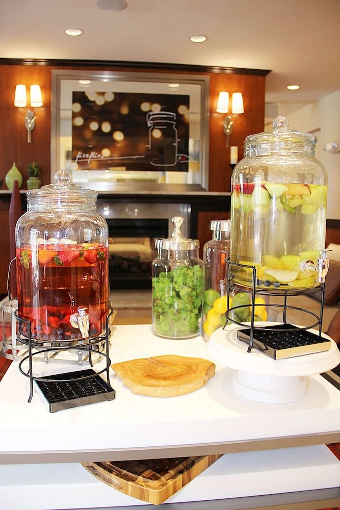 Hilton Garden Inn Falls Church 2