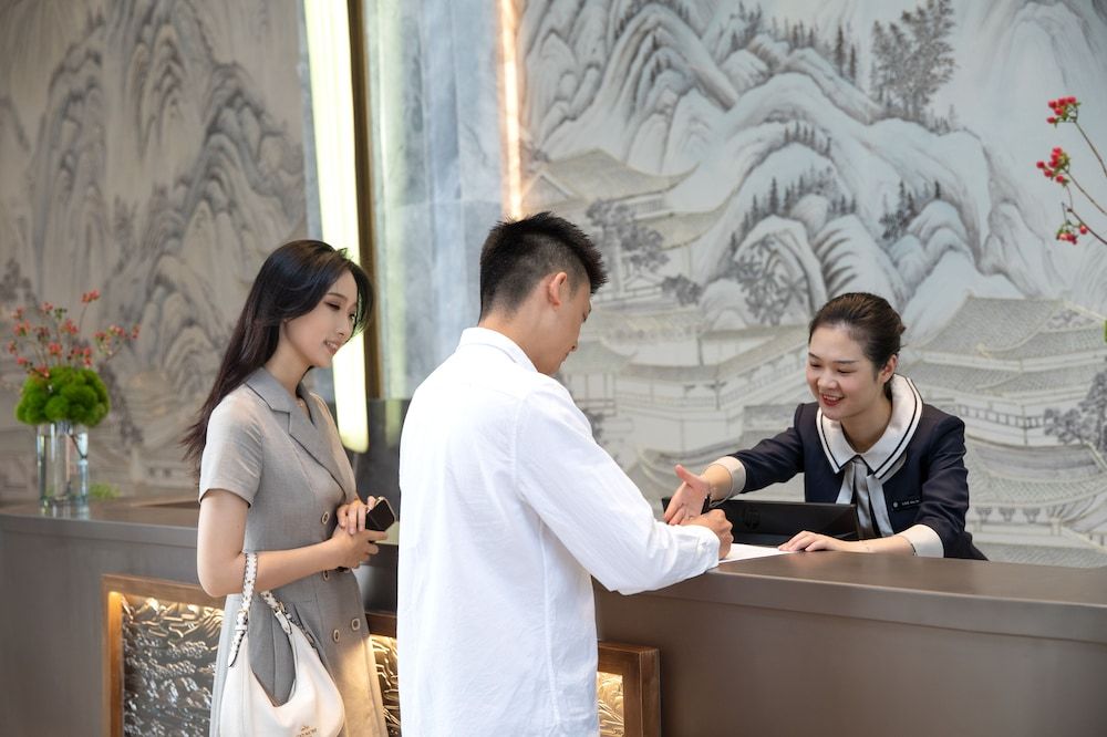 Pullman Yuxi Falcon 3