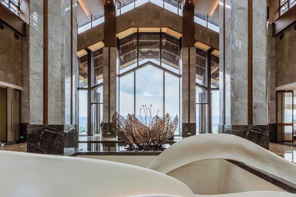 Pullman Yuxi Falcon 2