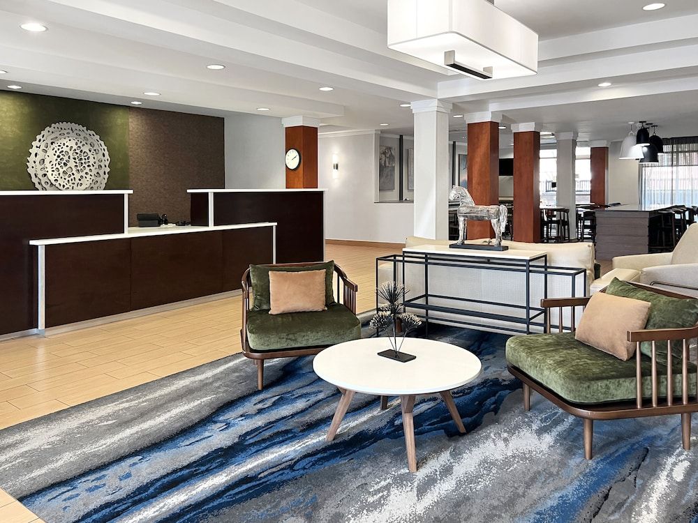 Fairfield Inn & Suites by Marriott Rogers 2