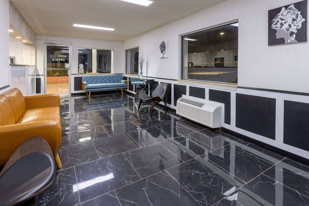 Days Inn by Wyndham Columbia 2