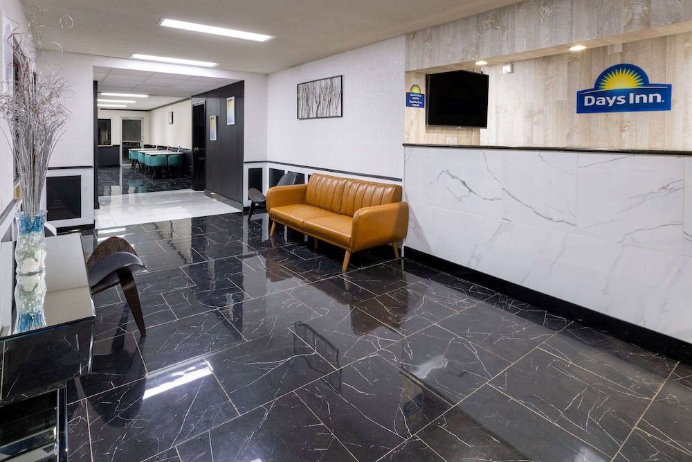 Days Inn by Wyndham Columbia 3