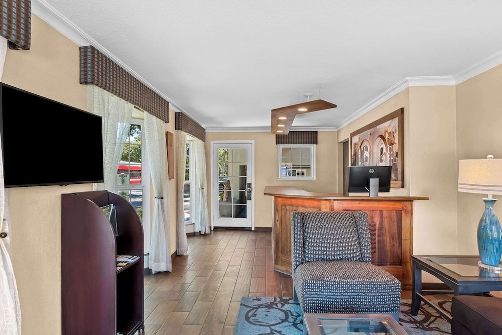 Best Western University Lodge 3