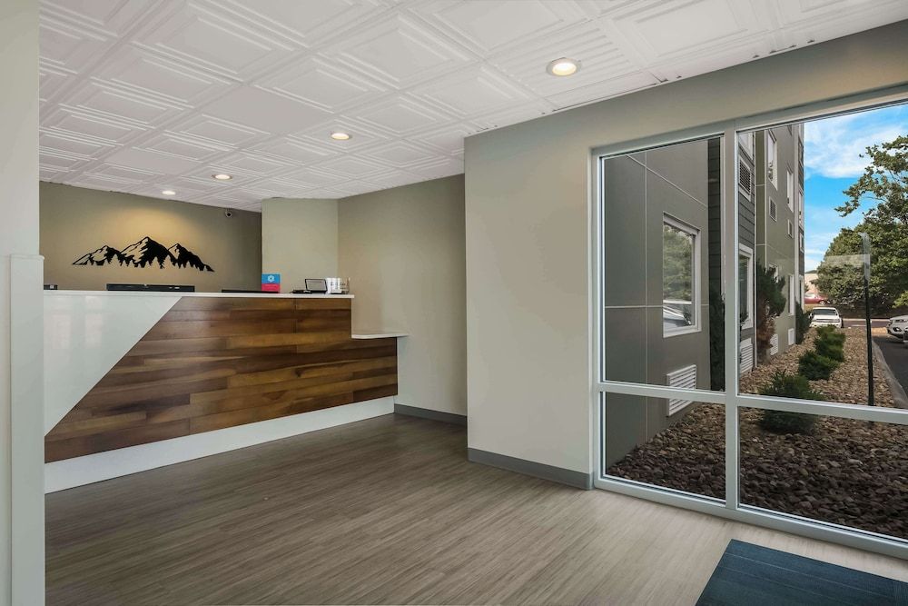 SureStay Plus Hotel by Best Western Sevierville 3