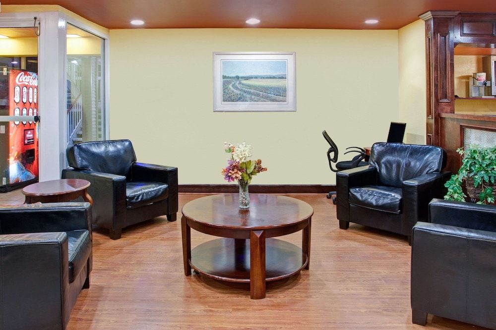 Days Inn by Wyndham Marietta-Atlanta-Delk Road 2