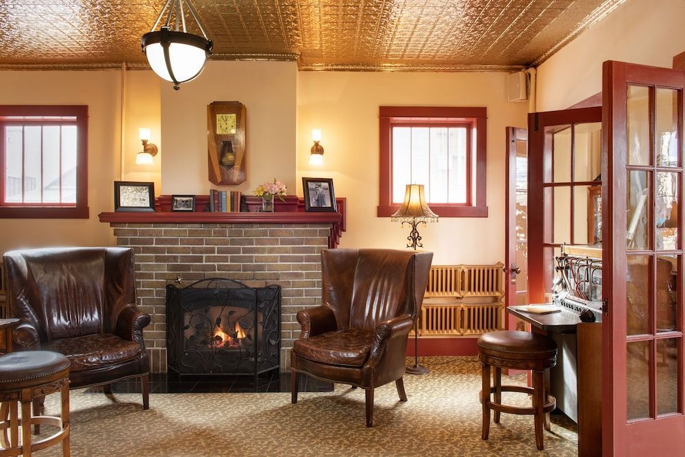 Chamberlin Inn Cody 2