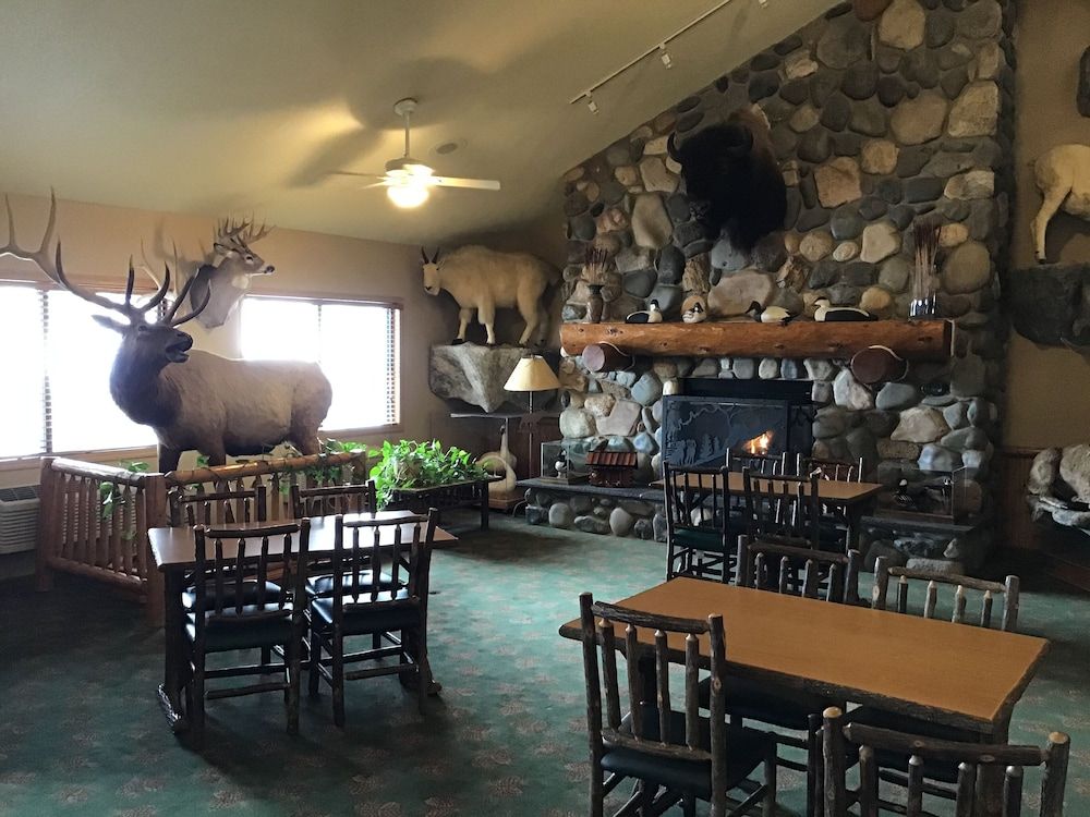 AmericInn by Wyndham Cody 3