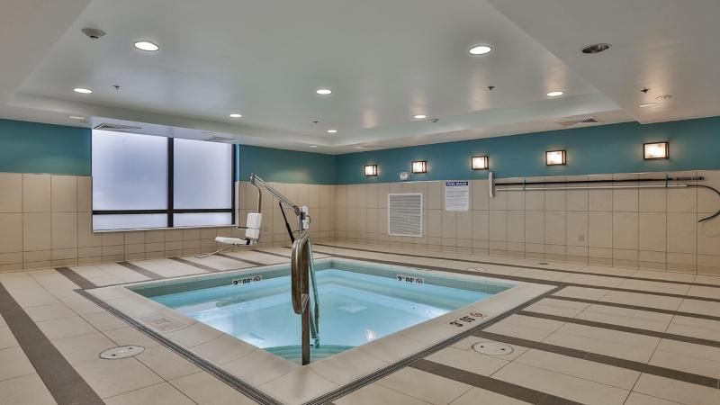 Holiday Inn Express Boston North-Woburn 2