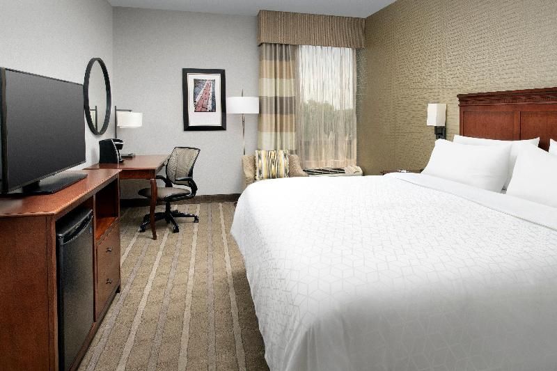 Holiday Inn Express Boston North-Woburn 3