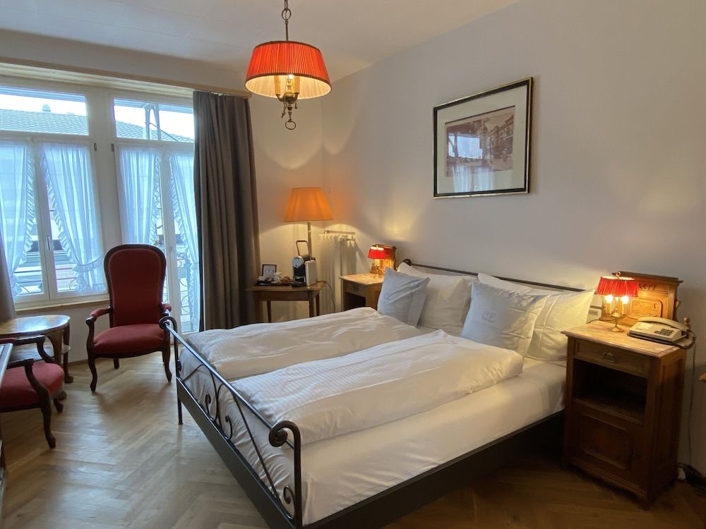 Carlton-Europe Vintage Adults Hotel 2