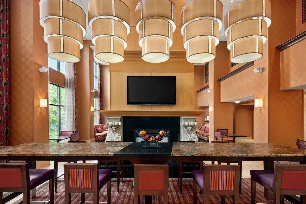 Hampton Inn & Suites by Hilton Langley-Surrey 3