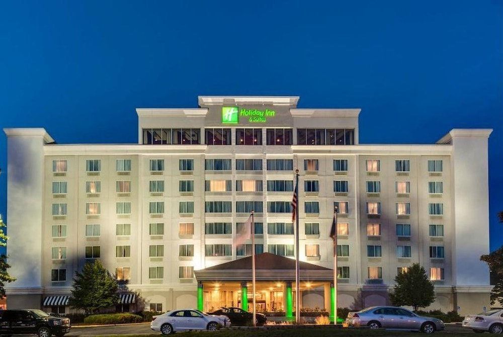 Holiday Inn and Suites Overland Park West by IHG 1