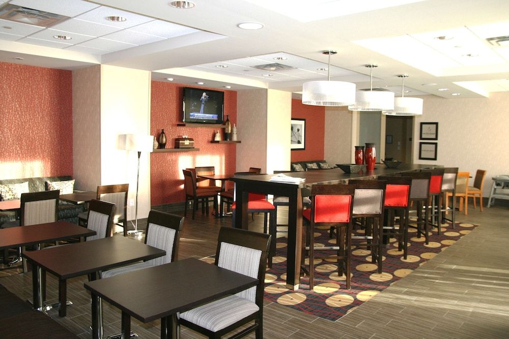 Hampton Inn by Hilton Fort Saskatchewan 2