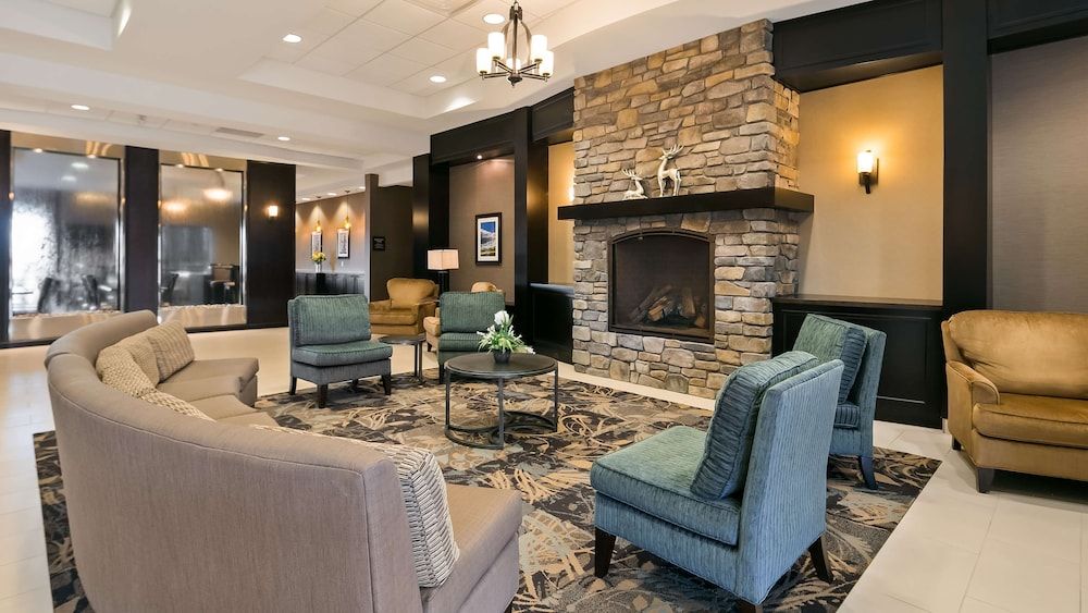 Best Western Plus Okotoks Inn & Suites 3