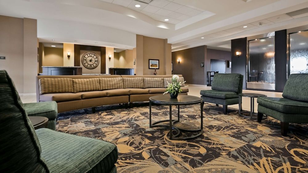 Best Western Plus Okotoks Inn & Suites 2