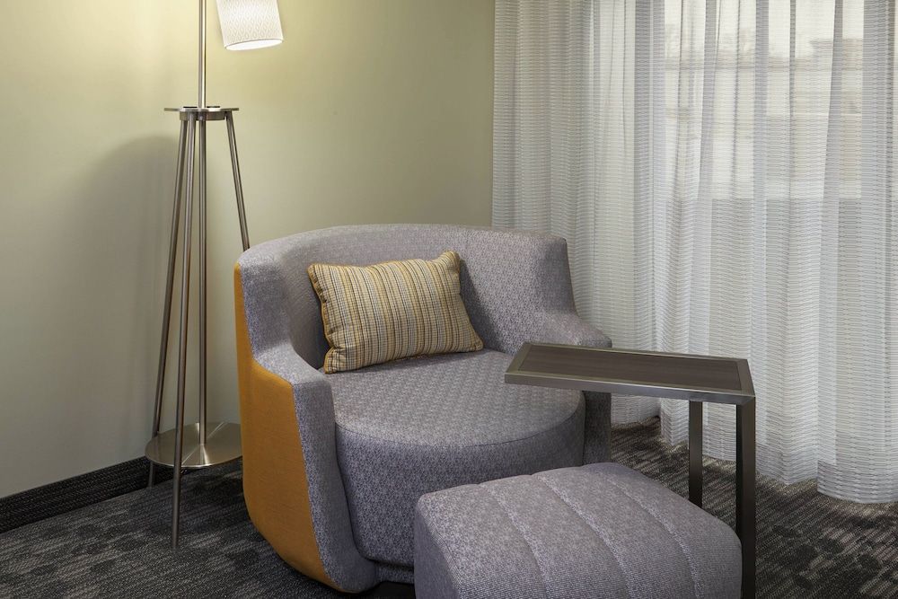 Courtyard by Marriott Oshawa 3