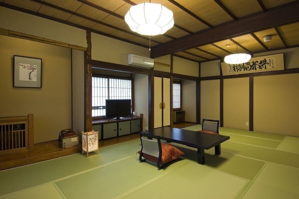 Kusatsu Onsen EKINARIYA RYOKAN 2