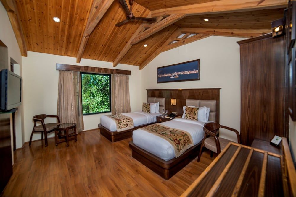 Lemon Tree Hotel Srinagar 3