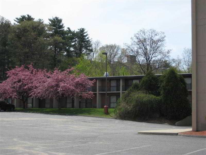Magnuson Hotel Framingham 3