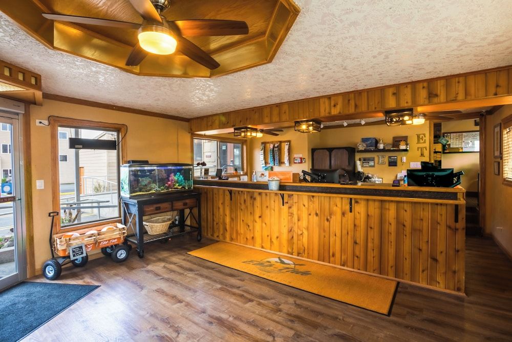 Ebb Tide Oceanfront Inn 2