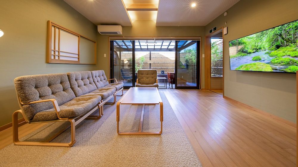 Takachiho Hanareno-yado Kamigakure