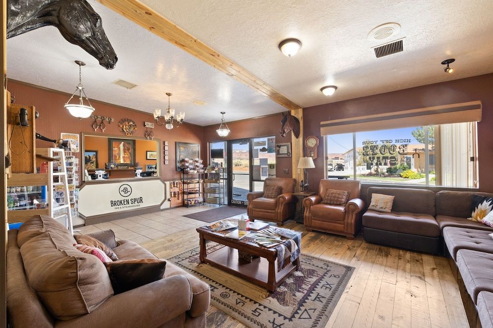 Broken Spur Inn & Steakhouse 2