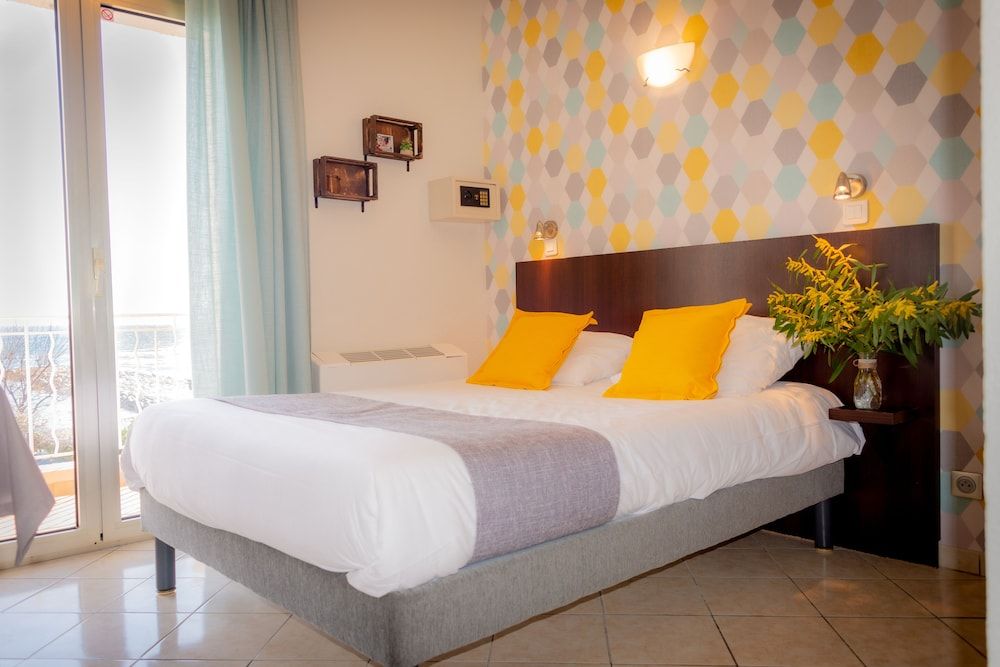 Hôtel Reine D'Azur 3