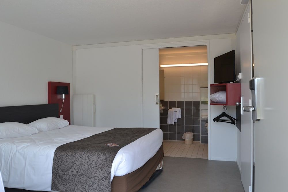 Brit Hotel Mayenne 3