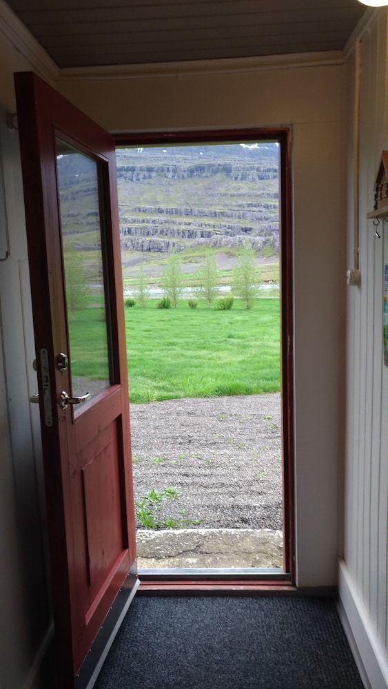 Fossardalur Guesthouse - Hostel 2