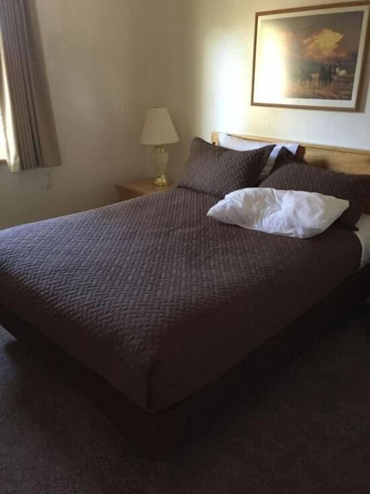 Austin's Chuckwagon Lodge 3