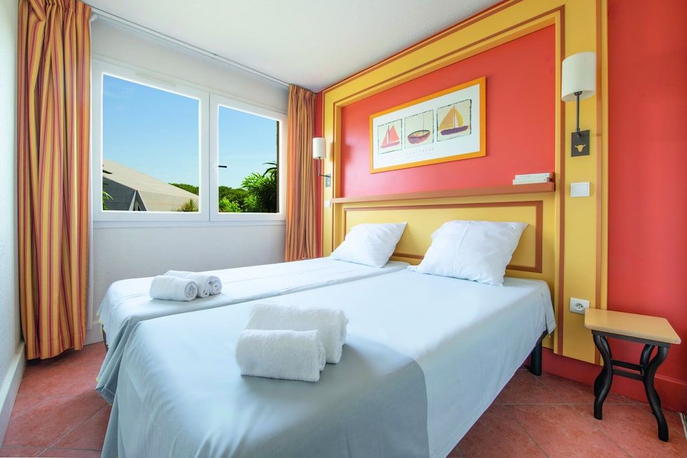 SOWELL Family Le Grau du Roi 3