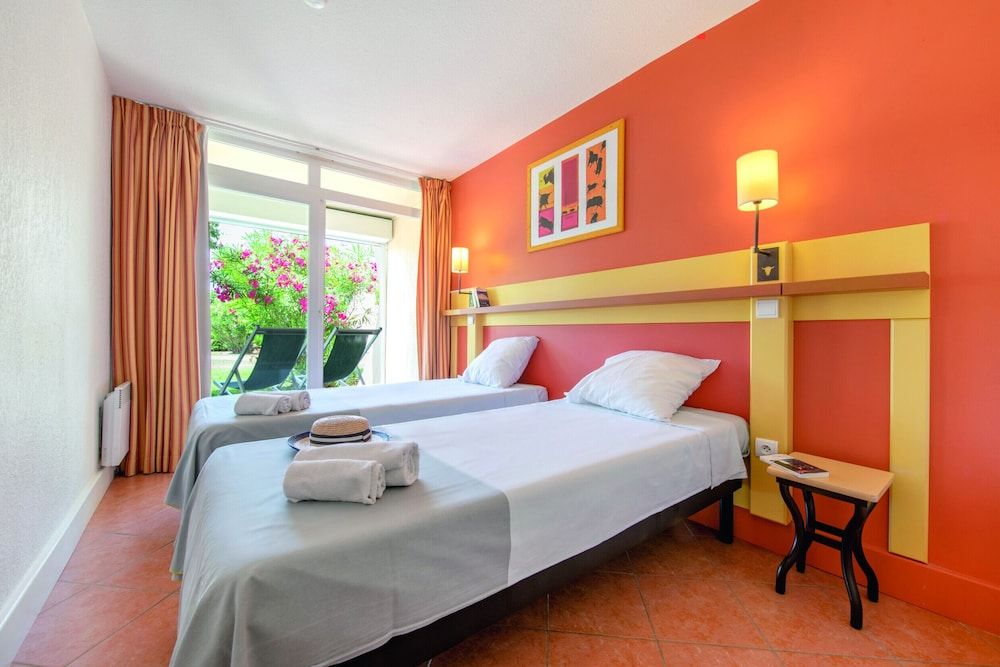 SOWELL Family Le Grau du Roi 1