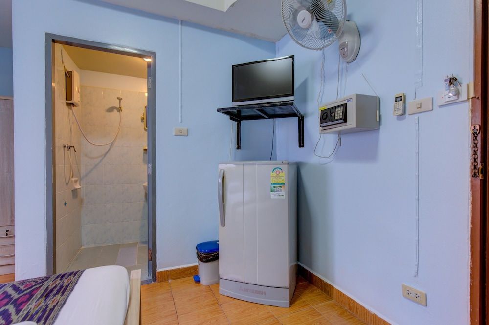 I-Rovers Sports Bar & Guesthouse 3