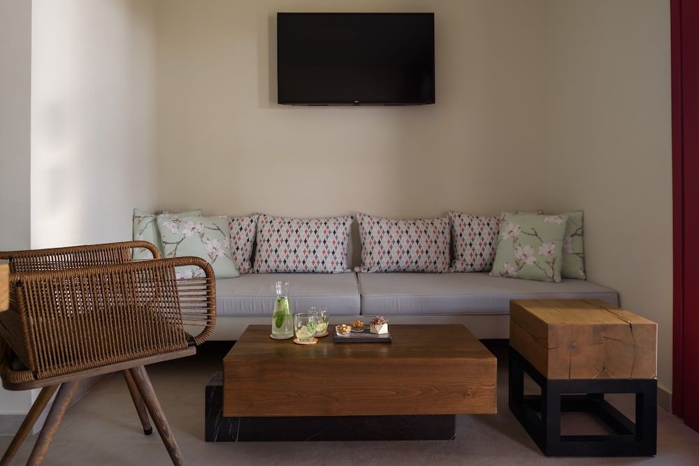 Potnia Theron Suites 1