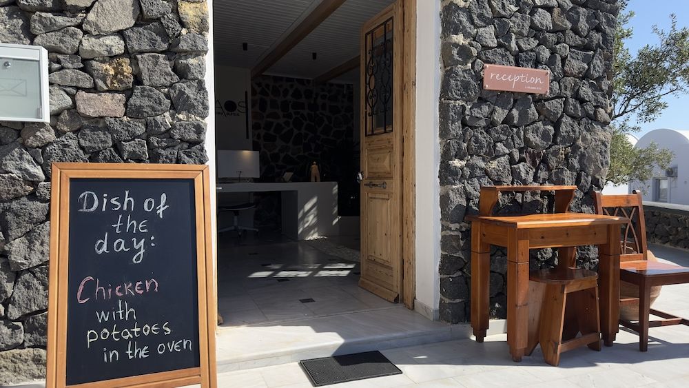 Phaos Santorini Suites 2